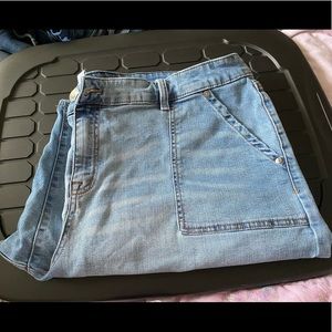 Lane Bryant. Size 20. Mid-rise Bermuda boyfriend short. (Tub B)